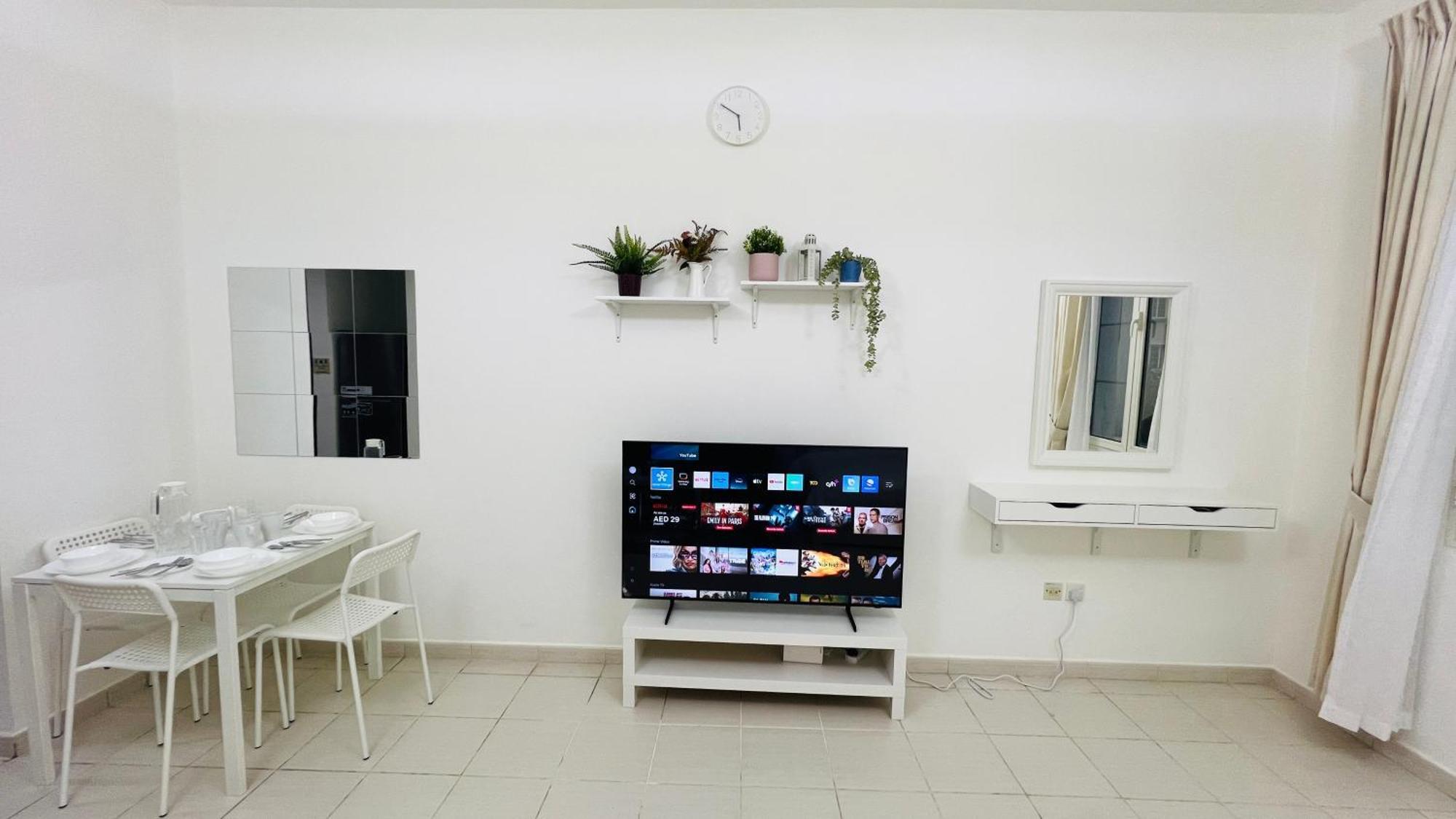 Apartment France Cluster International - Spacious Bright Furnished Dubai