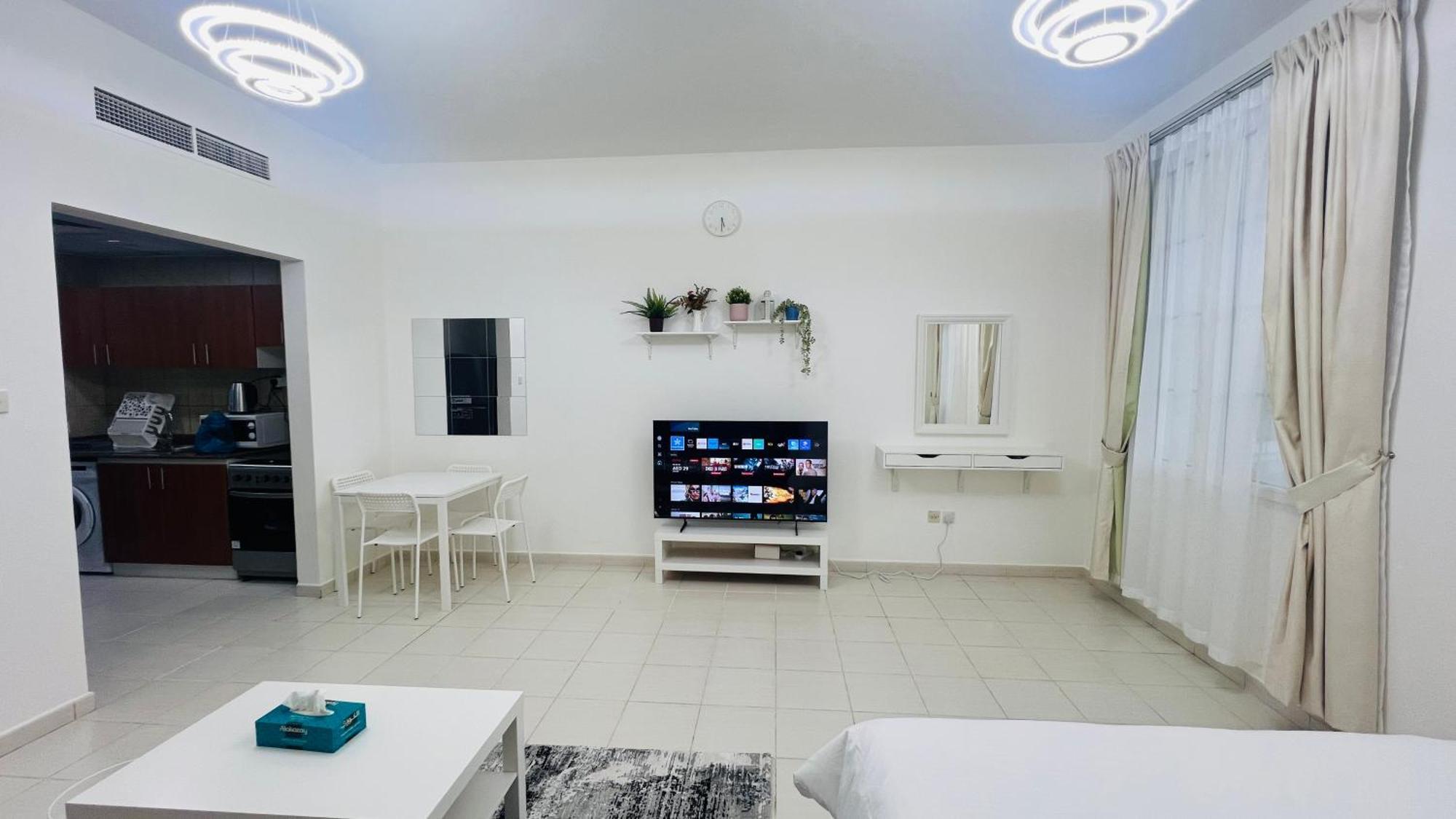 Apartment France Cluster International - Spacious Bright Furnished Dubai